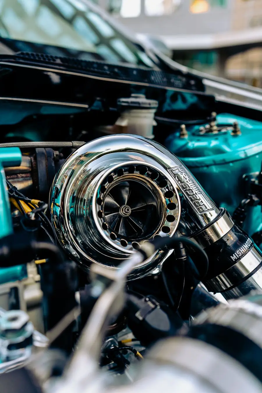 Turbo y cañerías de un motor preparado